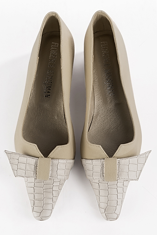 Off white and sand beige women's dress pumps, with a knot on the front. Tapered toe. Low block heels. Top view - Florence KOOIJMAN